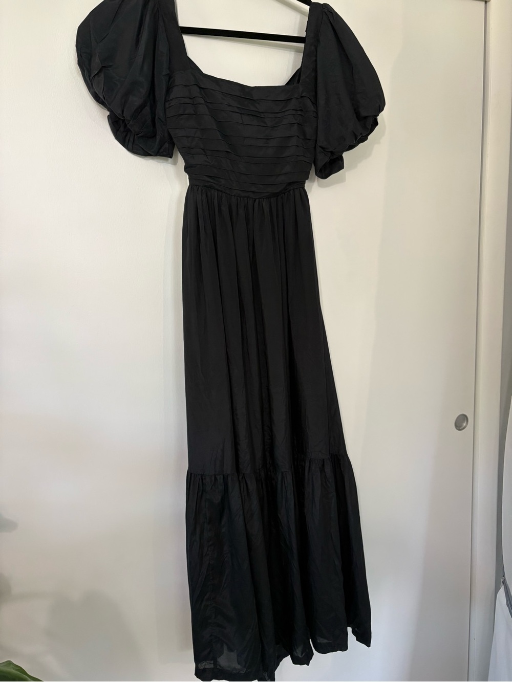 NWOT Abercrombie & Fitch XS Black Emerson Puff-Sleeve Maxi Dress